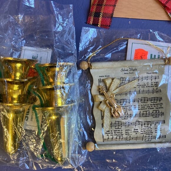 18 Crafters Musical Christmas Pieces, NWT - Picture 7 of 7